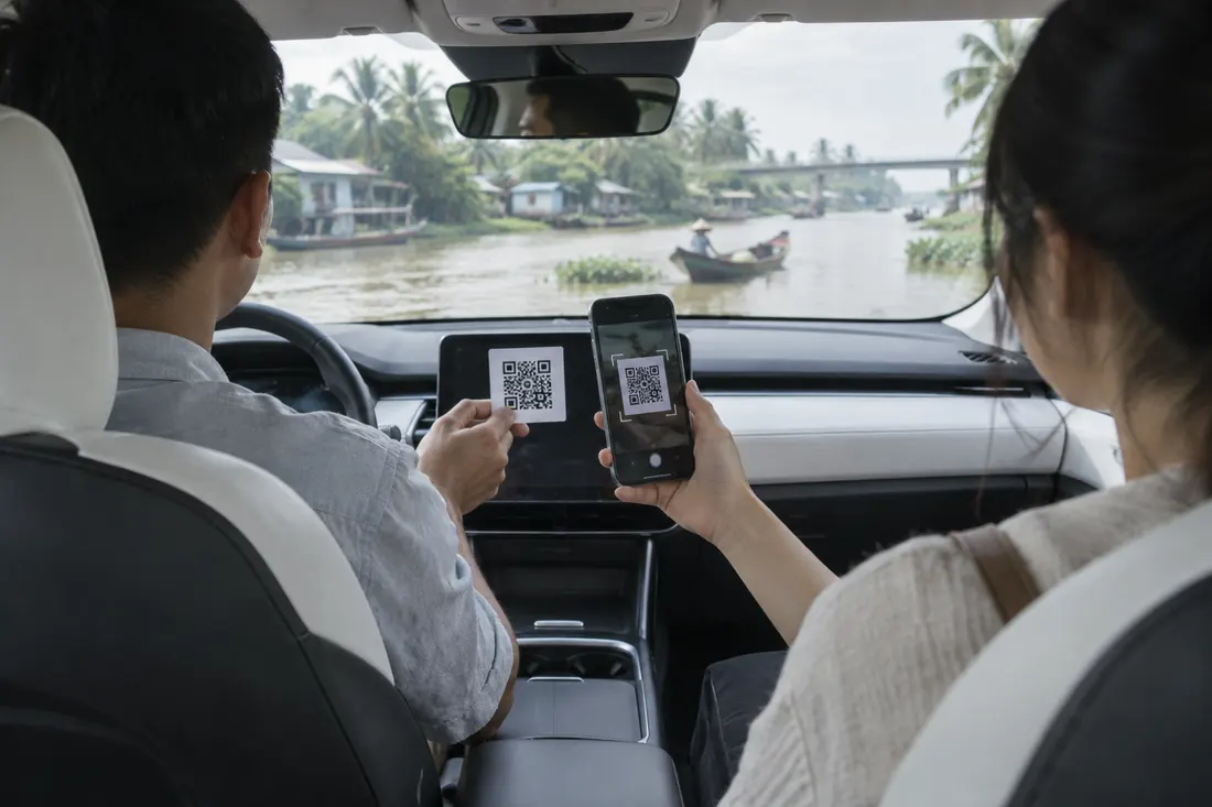 Thanh toán bằng chuyển khoản hoặc quét mã QR ngân hàng