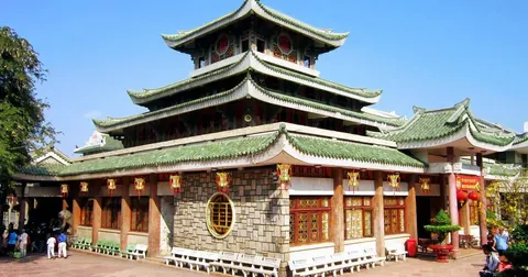 Miếu Bà Chúa Xứ Núi Sam - điểm đến chính trong hành trình Châu Đốc 2 ngày 1 đêm