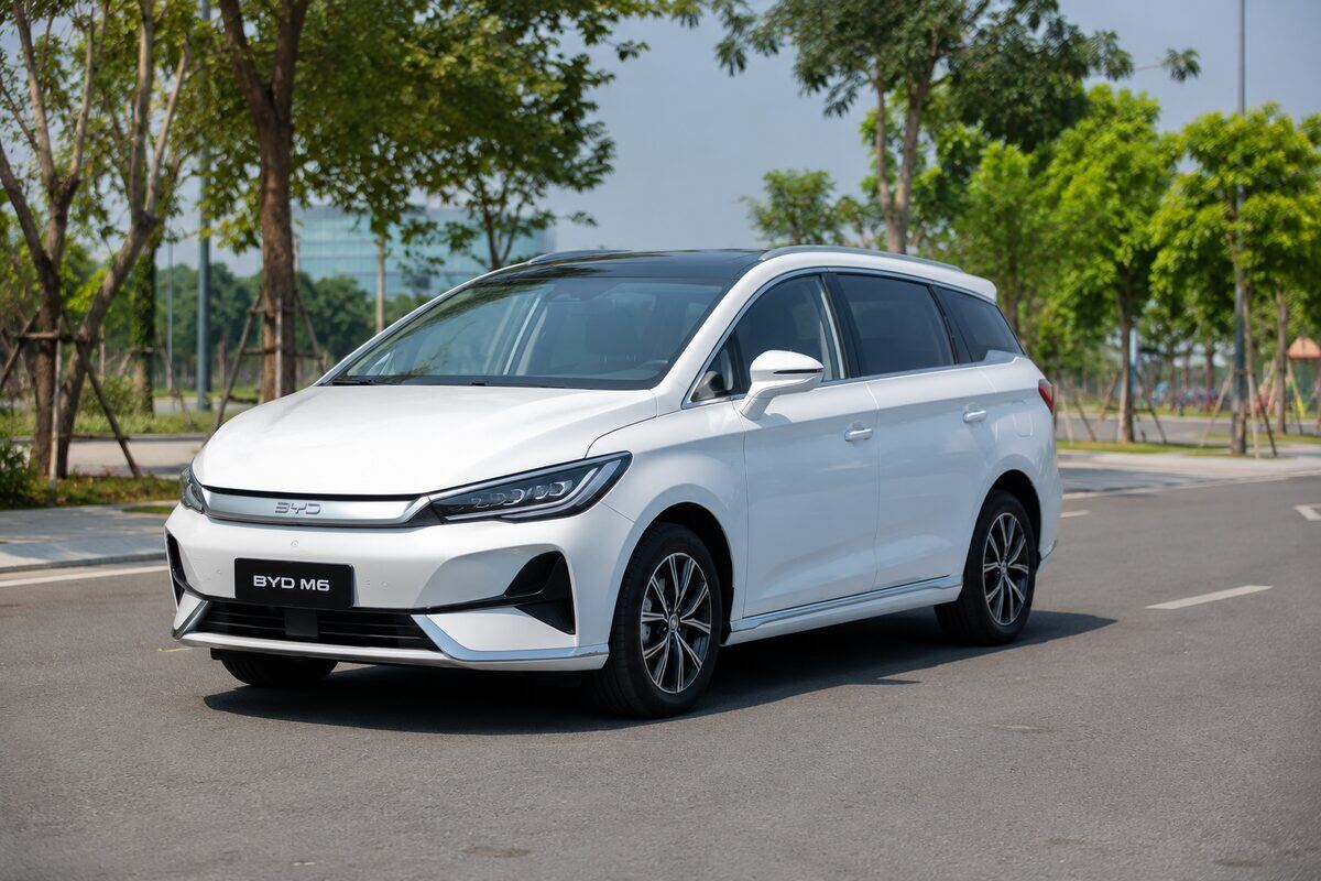 Xe taxi điện BYD M6 của Dịch vụ Taxi Điện Long Xuyên